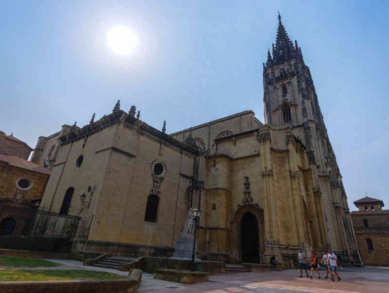 Oviedo 011 - santa iglesia catedral metropolitana el Salvador de Oviedo.jpg